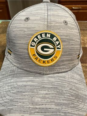 NFL Green Bay Packers Gray & Yellow Logo Stretch Hat